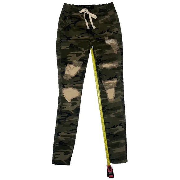 Akira Black Label Chicago distressed classic camo pocketed drawstring joggers - Picture 5 of 12